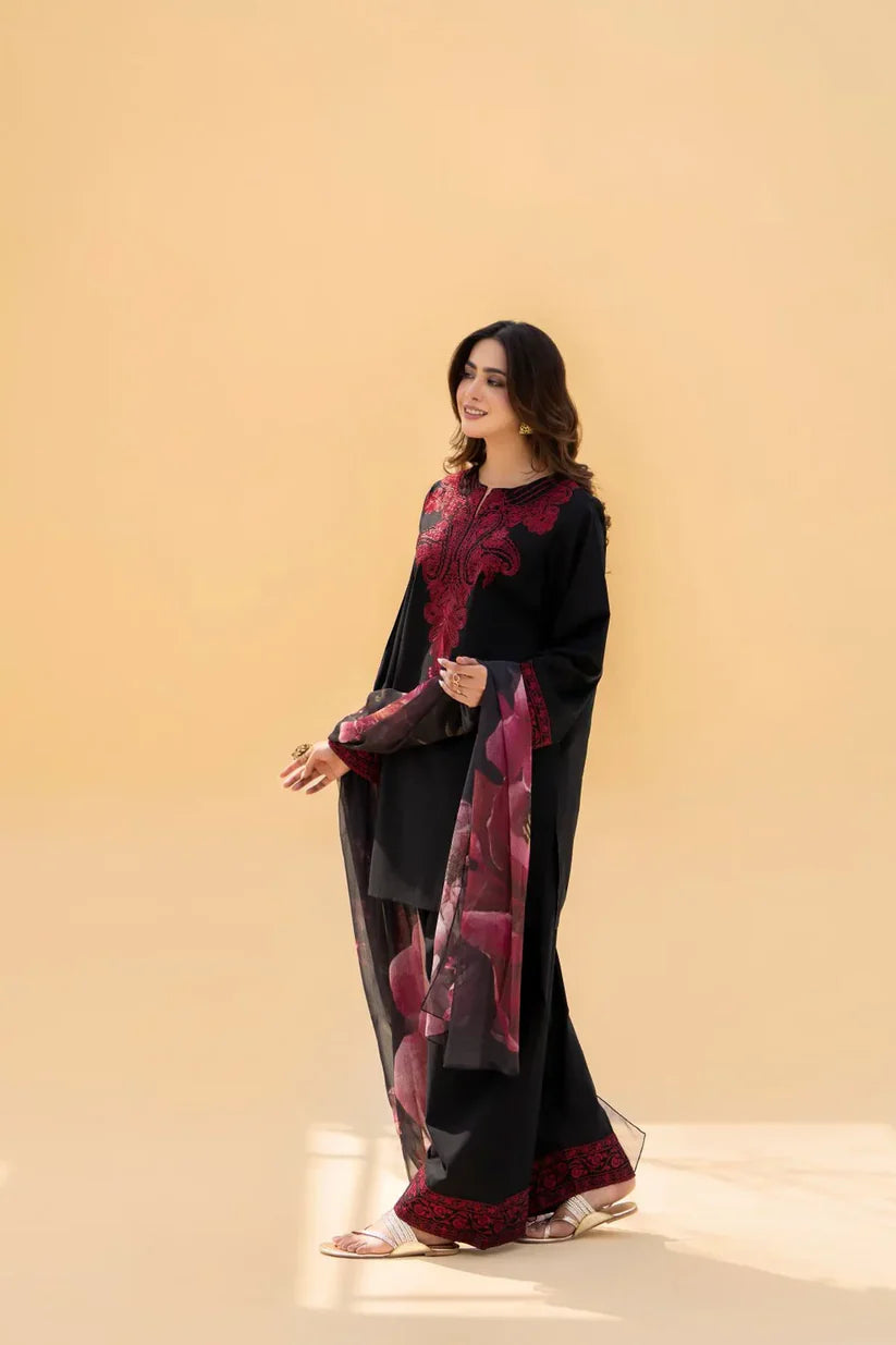 Noore Three Piece